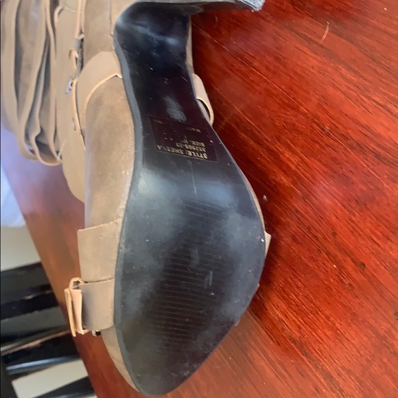 Boots - Picture 3 of 4